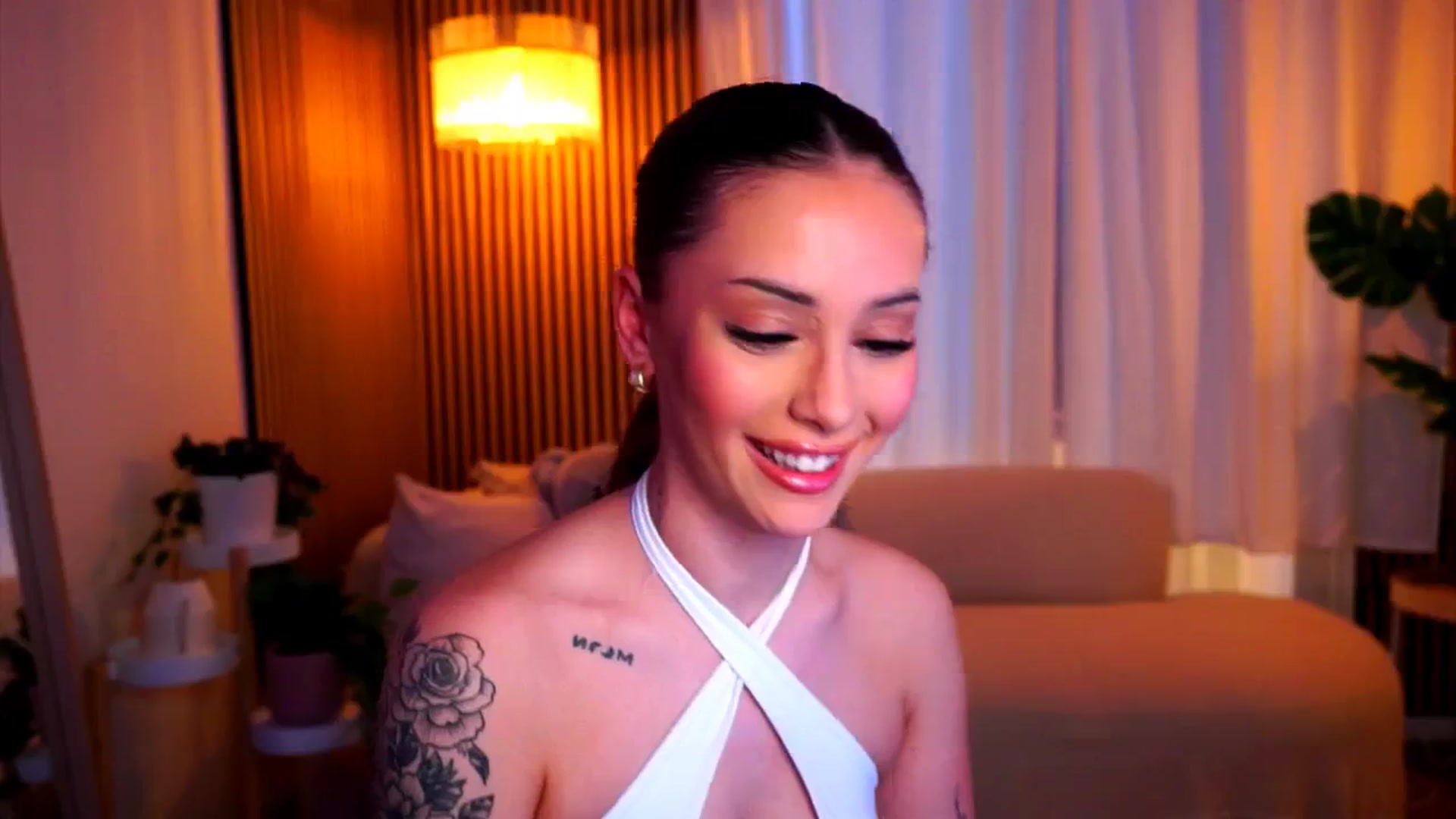 Gallery image thumbnail from Naomii18's myfreecams stream on, 02/06/2025, 13:33 image 17 of 20