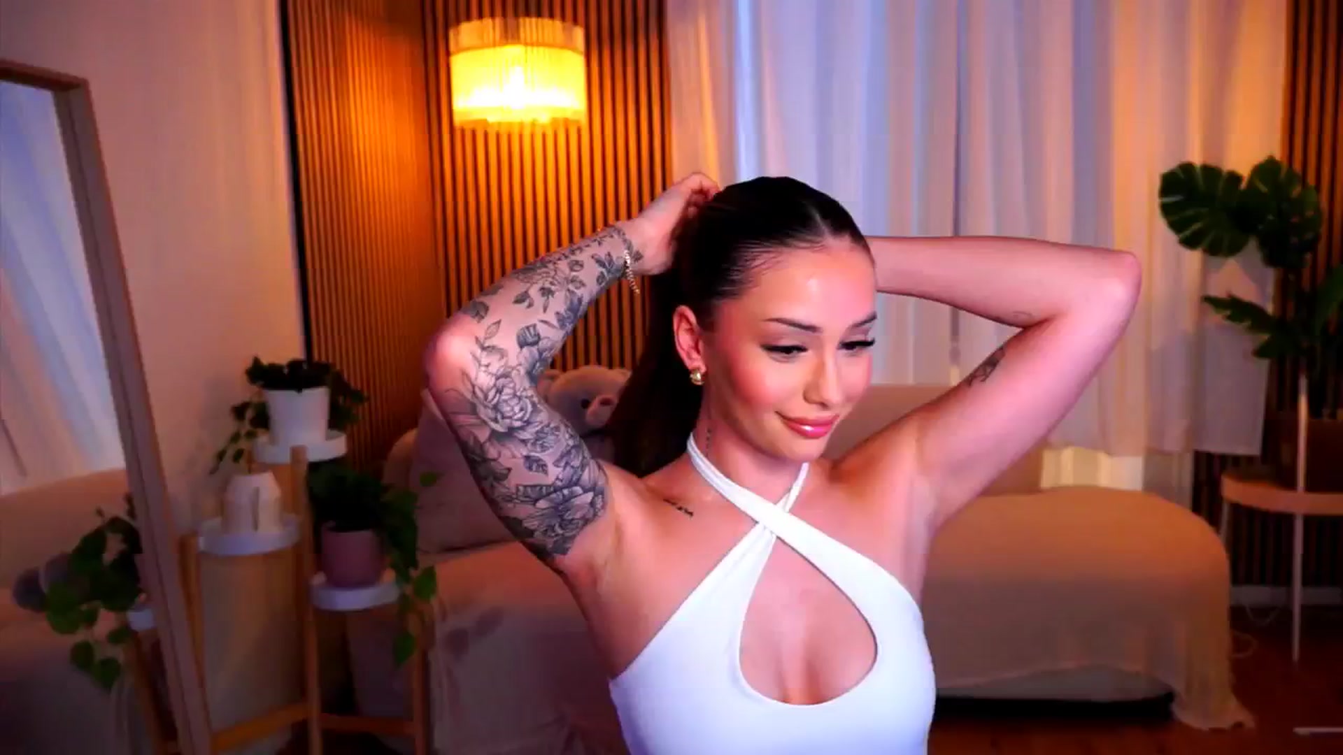 Gallery image thumbnail from Naomii18's myfreecams stream on, 02/06/2025, 13:33 image 1 of 20