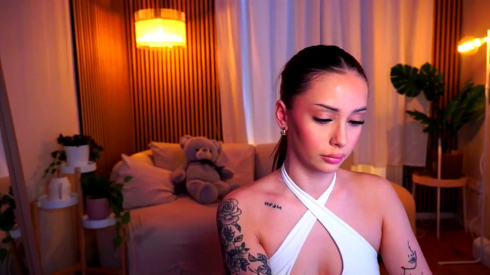 Gallery image thumbnail from Naomii18's myfreecams stream on, 02/06/2025, 15:12 image 4 of 20