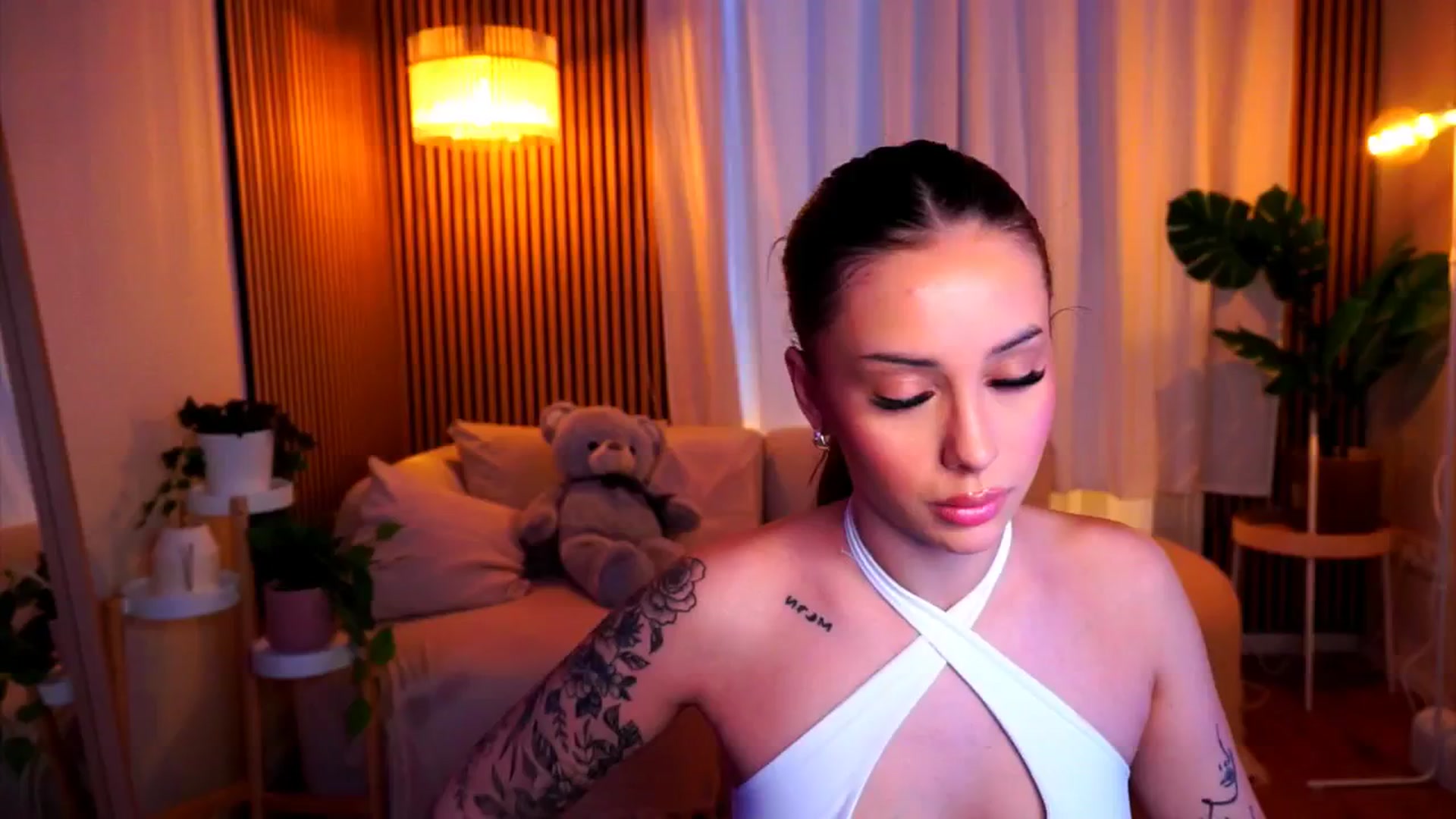 Gallery image thumbnail from Naomii18's myfreecams stream on, 02/06/2025, 15:12 image 5 of 20