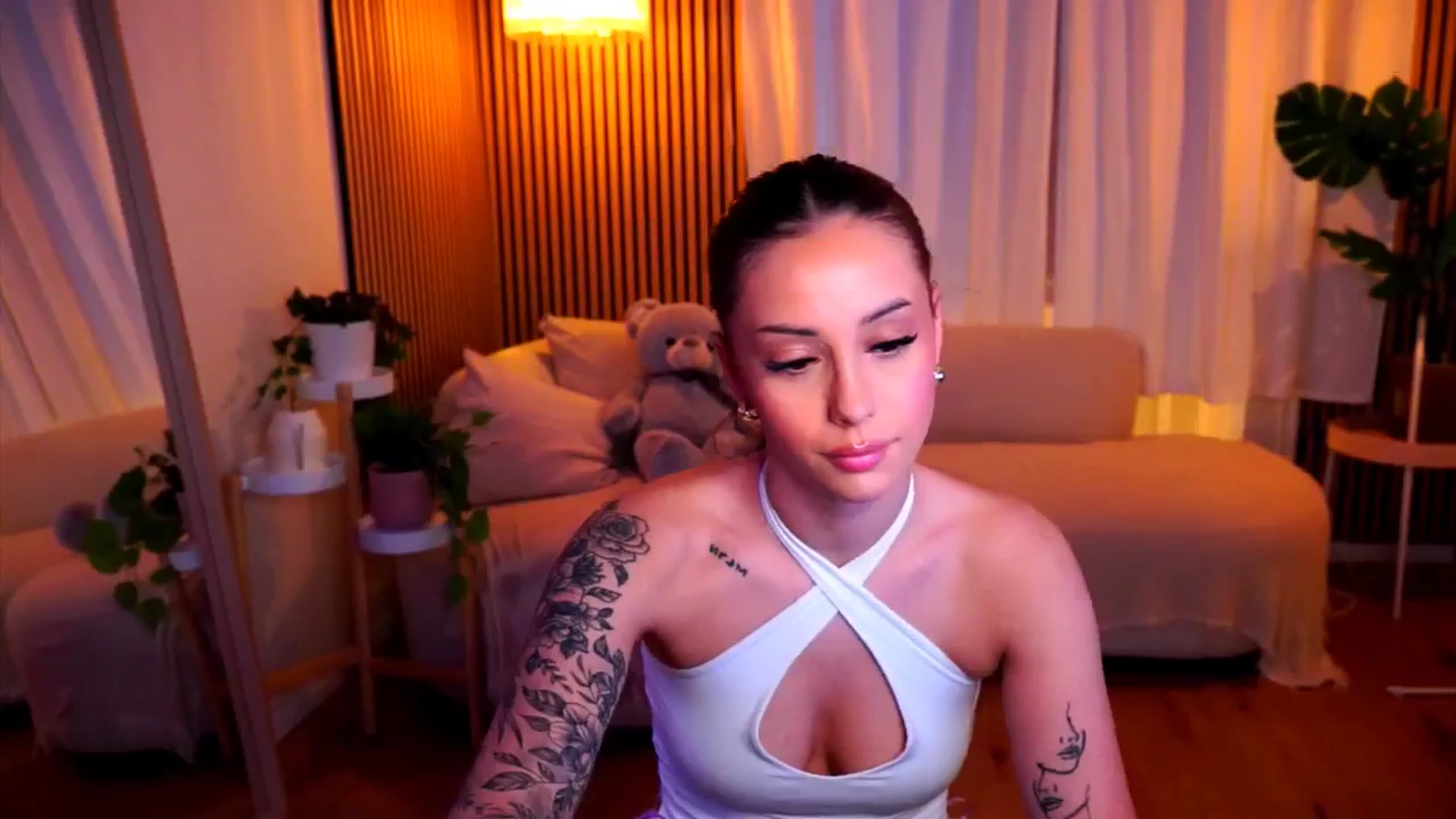 Gallery image thumbnail from Naomii18's myfreecams stream on, 02/06/2025, 15:12 image 20 of 20