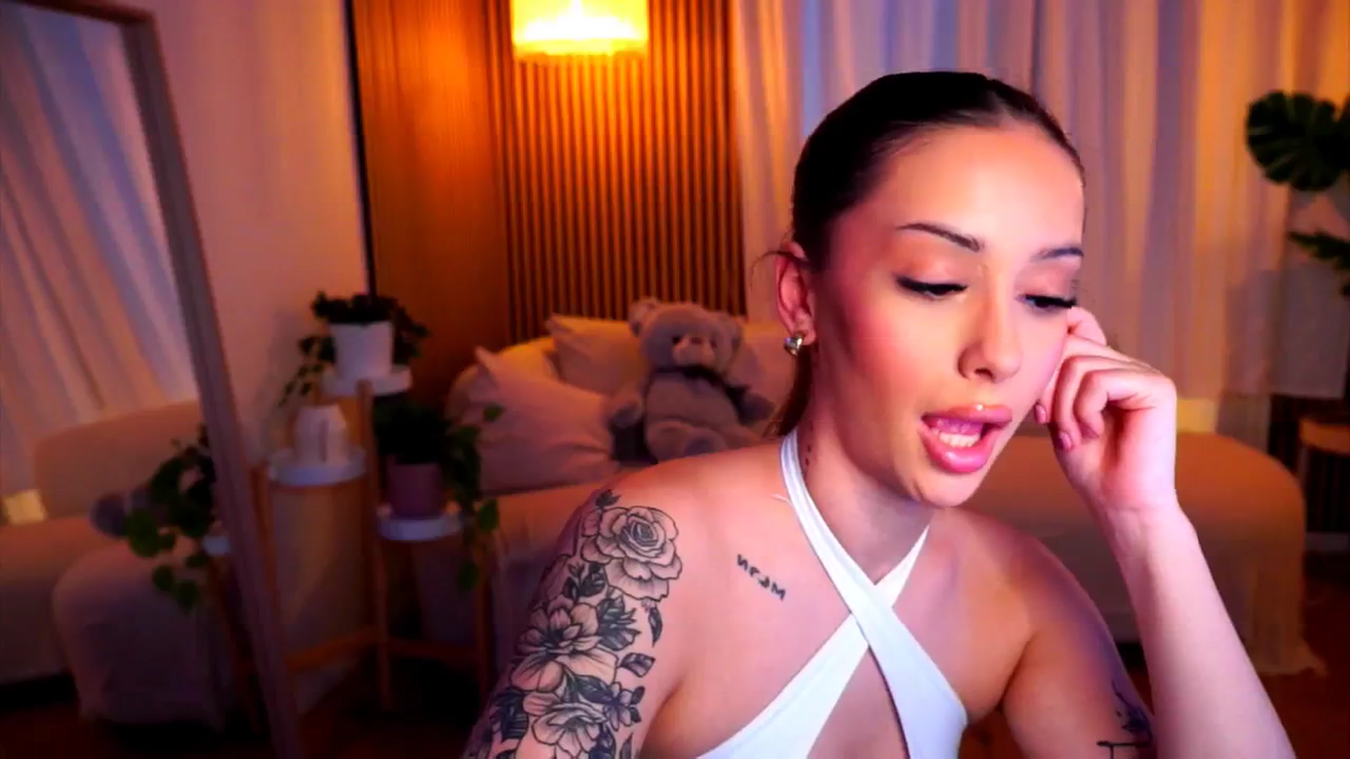 Gallery image thumbnail from Naomii18's myfreecams stream on, 02/06/2025, 15:12 image 10 of 20