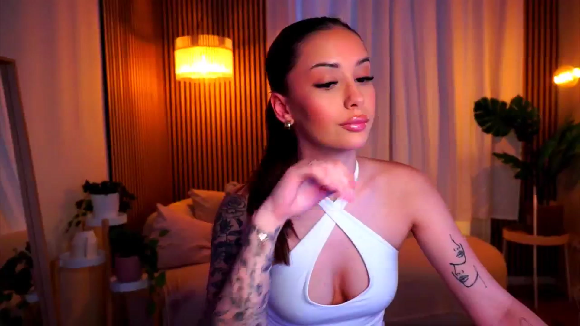 Gallery image thumbnail from Naomii18's myfreecams stream on, 02/06/2025, 15:12 image 13 of 20
