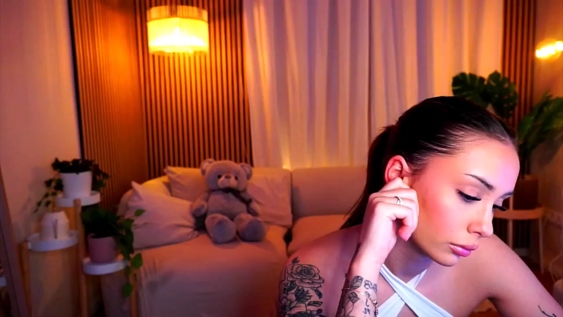 Gallery image thumbnail from Naomii18's myfreecams stream on, 02/06/2025, 16:15 image 17 of 20