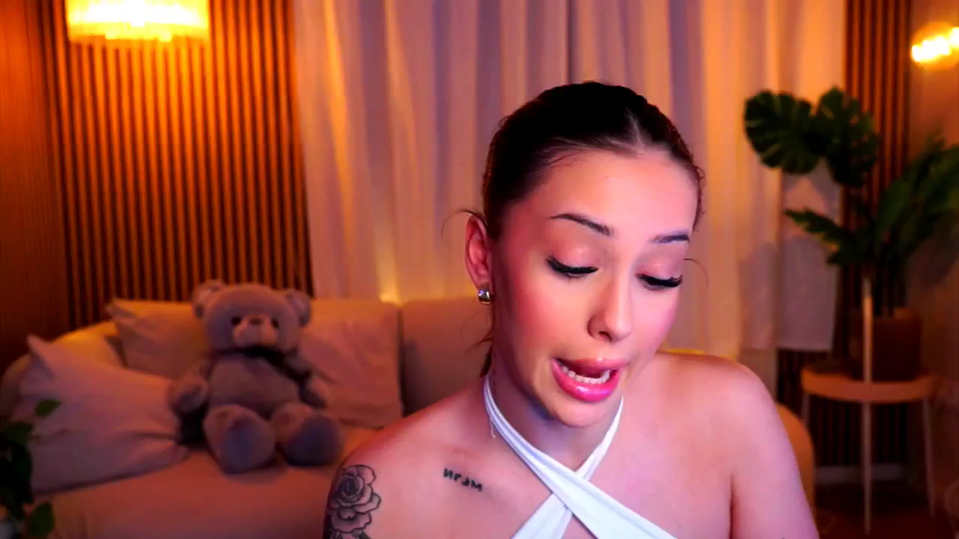 Gallery image thumbnail from Naomii18's myfreecams stream on, 02/06/2025, 16:15 image 8 of 20