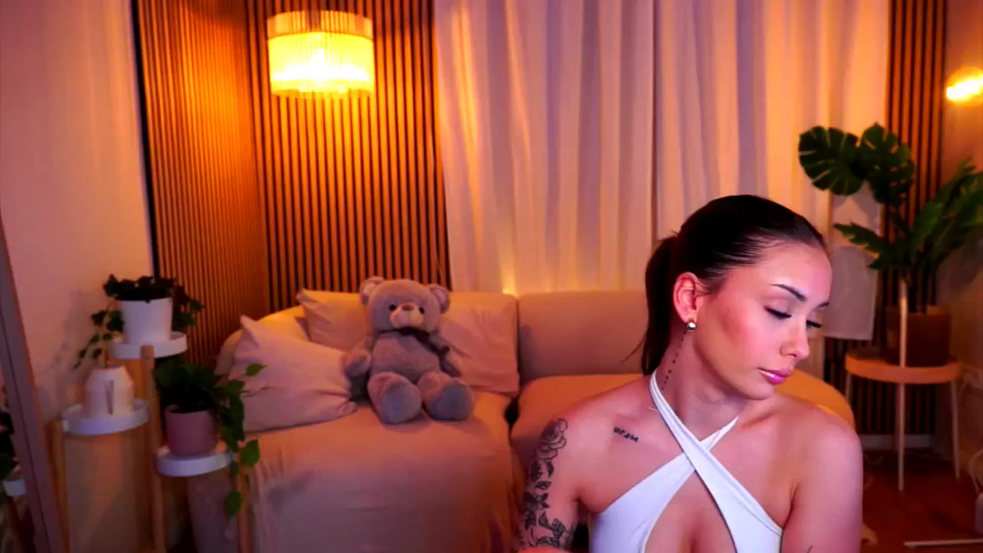 Gallery image thumbnail from Naomii18's myfreecams stream on, 02/06/2025, 16:15 image 18 of 20