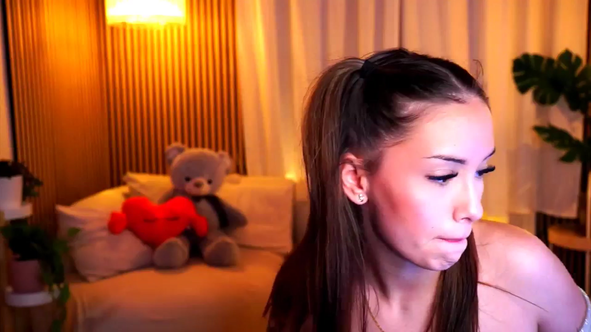 Gallery image thumbnail from Naomii18's myfreecams stream on, 02/11/2025, 16:34 image 13 of 20