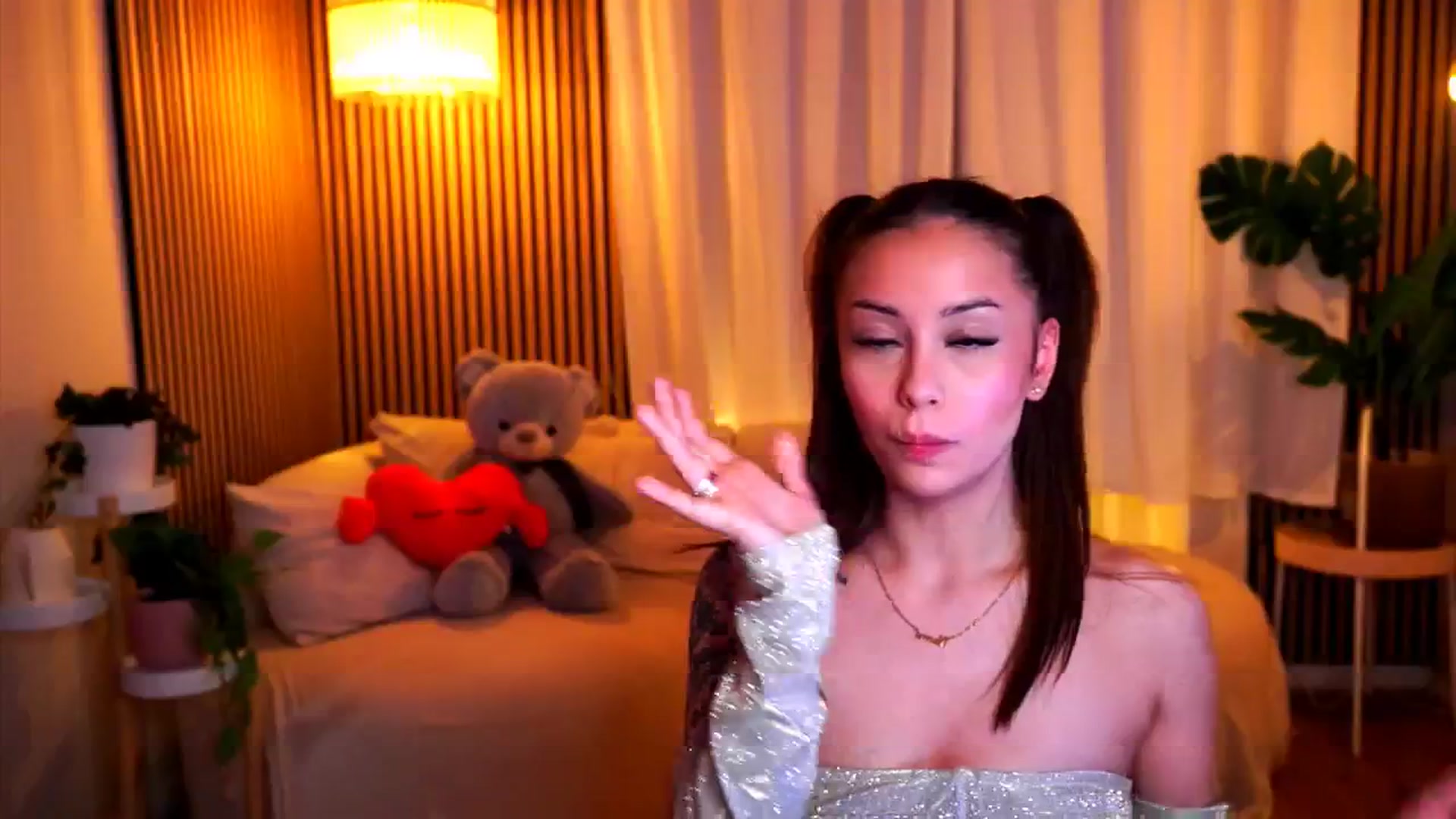 Gallery image thumbnail from Naomii18's myfreecams stream on, 02/11/2025, 16:34 image 5 of 20