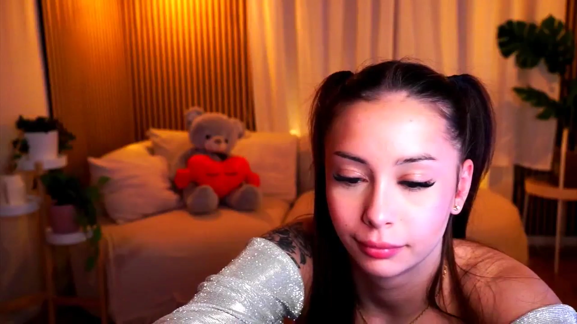 Gallery image thumbnail from Naomii18's myfreecams stream on, 02/11/2025, 18:02 image 8 of 20
