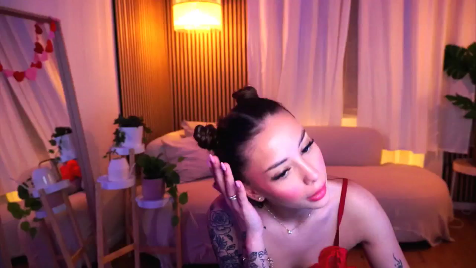 Gallery image thumbnail from Naomii18's myfreecams stream on, 02/13/2025, 17:01 image 1 of 20