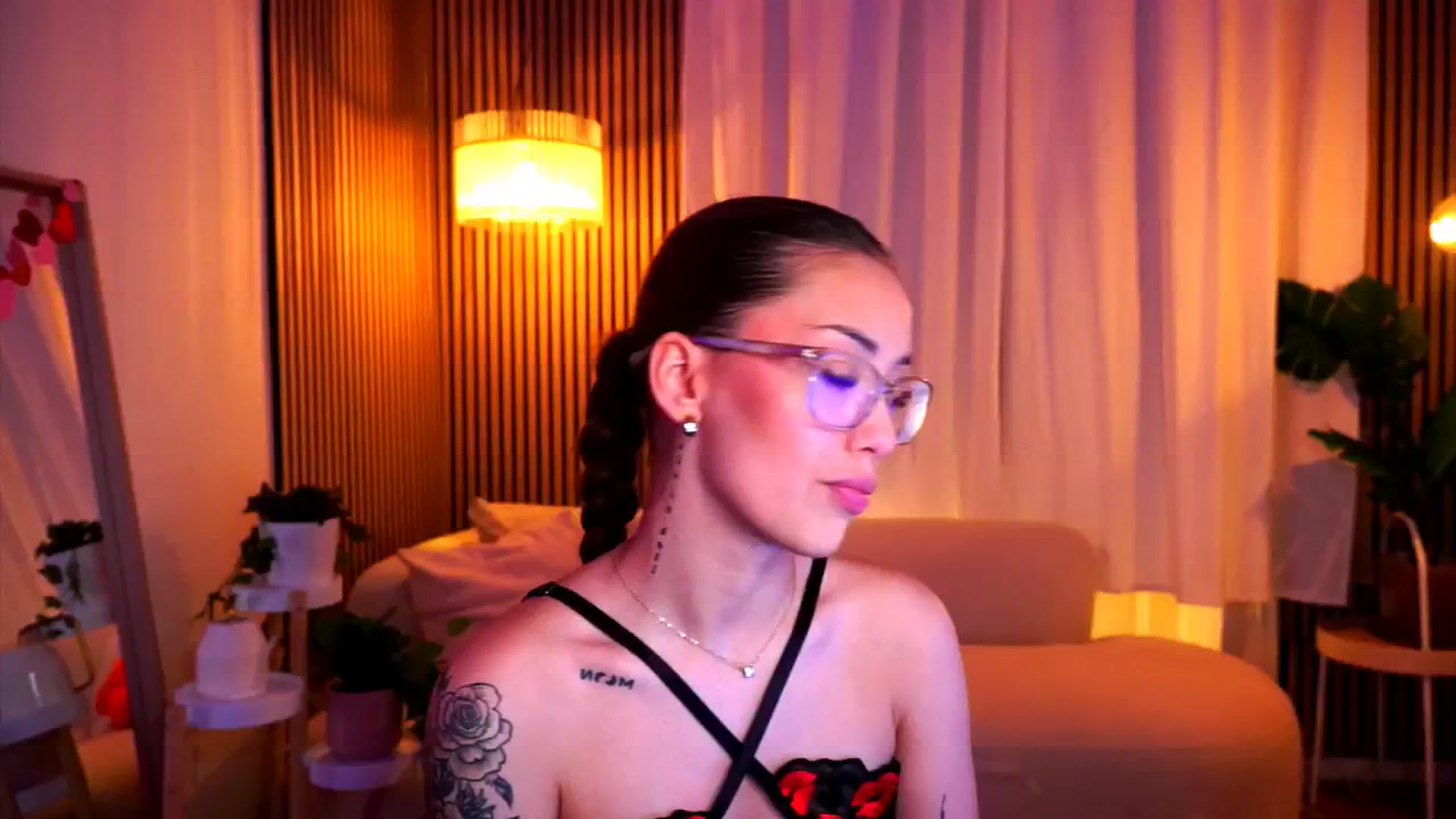 Gallery image thumbnail from Naomii18's myfreecams stream on, 02/14/2025, 15:19 image 11 of 20