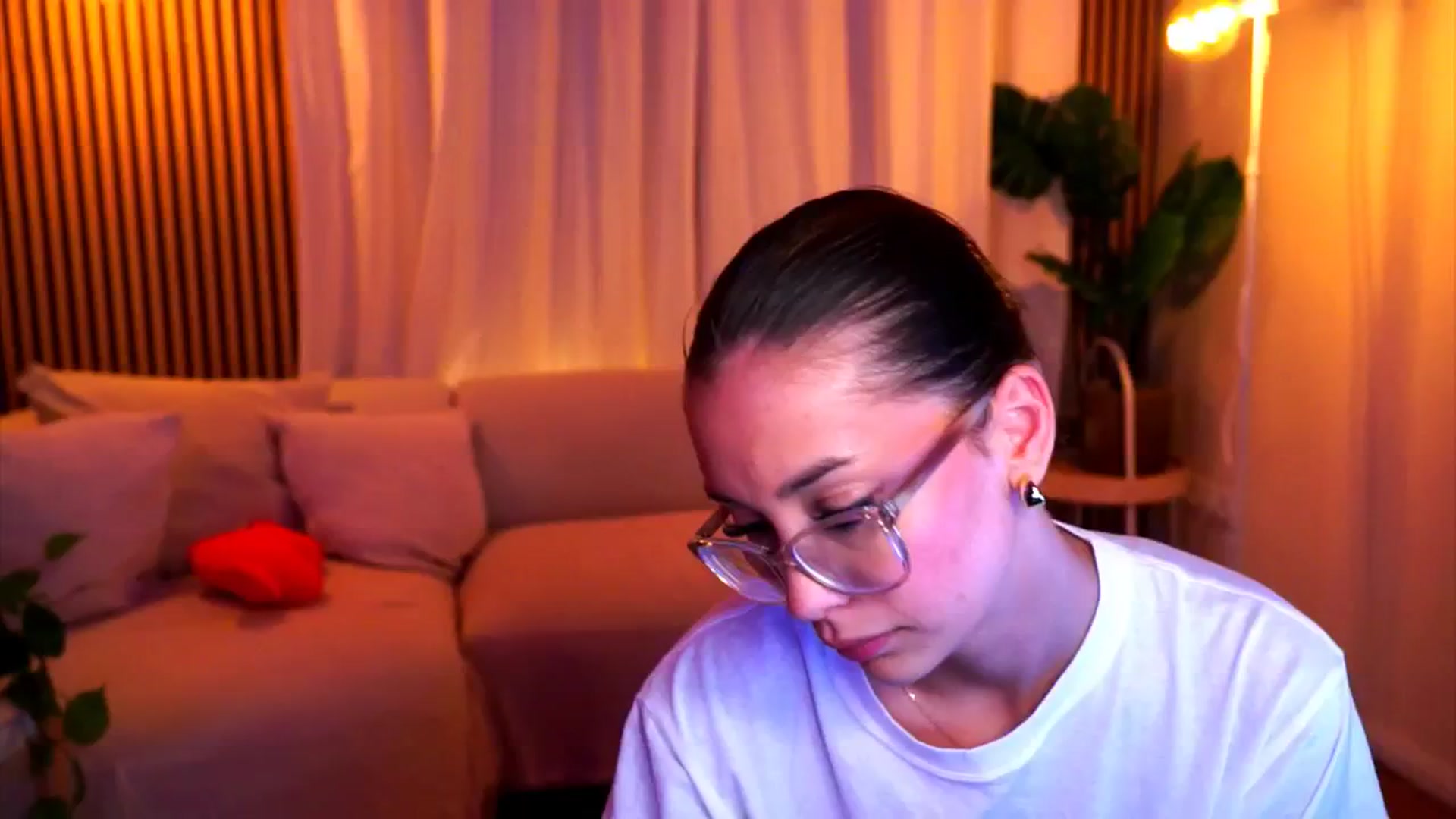 Gallery image thumbnail from Naomii18's myfreecams stream on, 02/14/2025, 19:21 image 19 of 20
