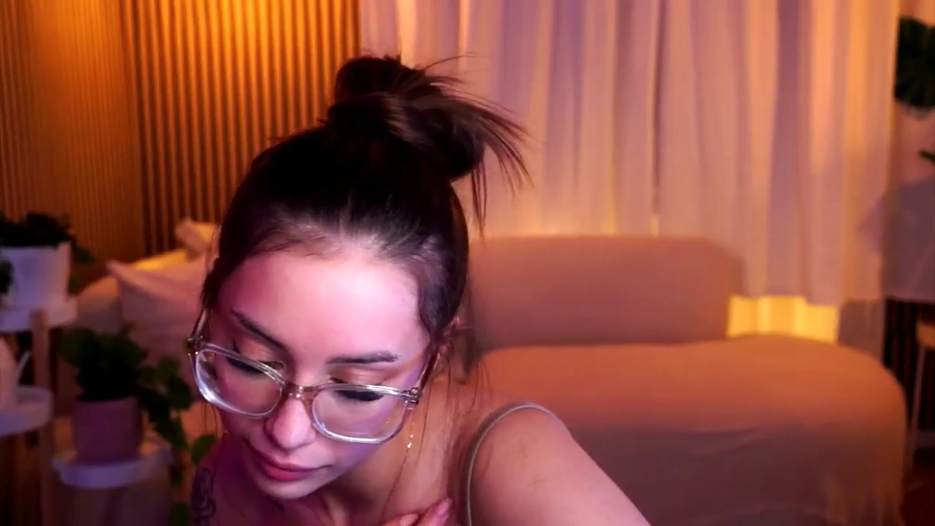 Gallery image thumbnail from Naomii18's myfreecams stream on, 02/16/2025, 19:40 image 17 of 20