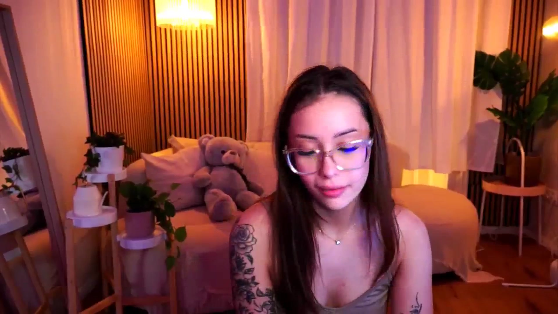 Gallery image thumbnail from Naomii18's myfreecams stream on, 02/16/2025, 19:40 image 7 of 20