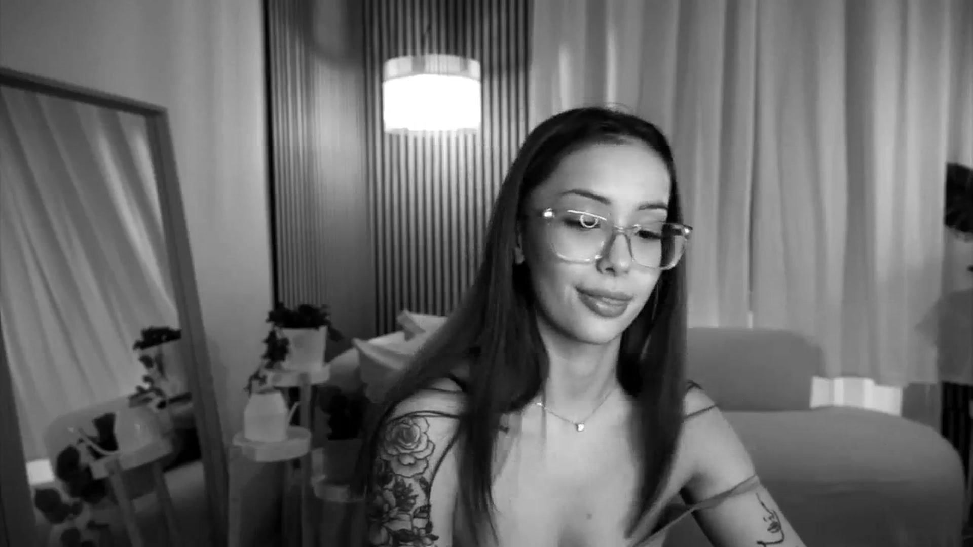 Gallery image thumbnail from Naomii18's myfreecams stream on, 02/16/2025, 19:40 image 13 of 20