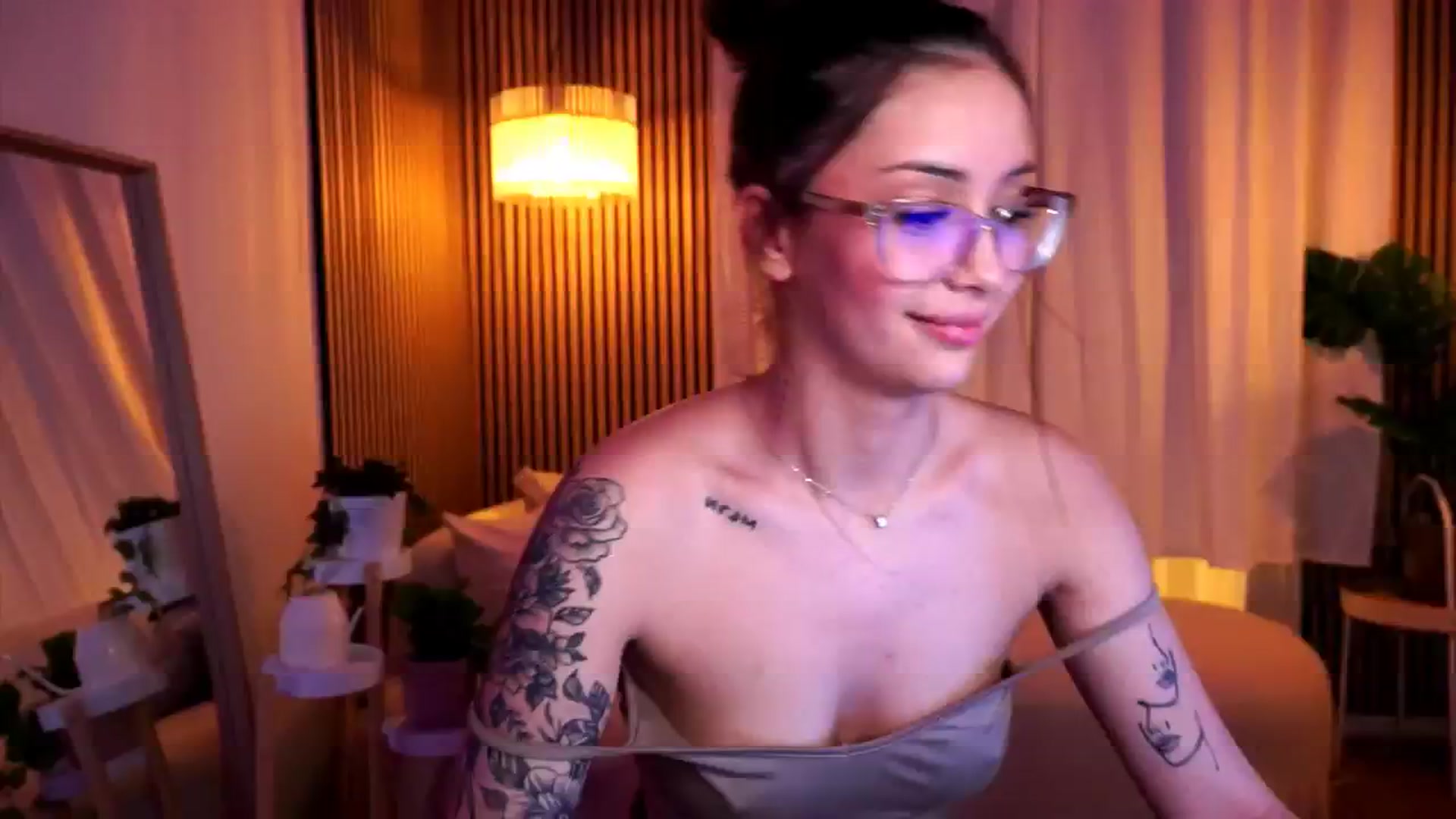 Gallery image thumbnail from Naomii18's myfreecams stream on, 02/16/2025, 20:56 image 1 of 20