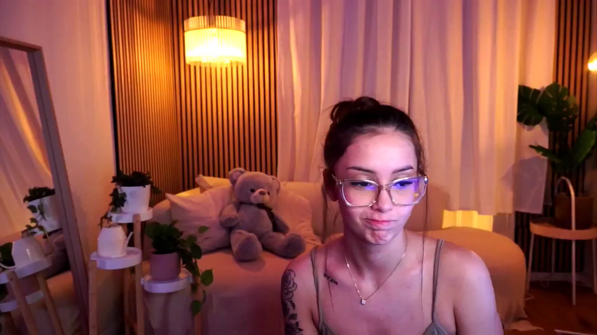Gallery image thumbnail from Naomii18's myfreecams stream on, 02/16/2025, 20:56 image 10 of 20
