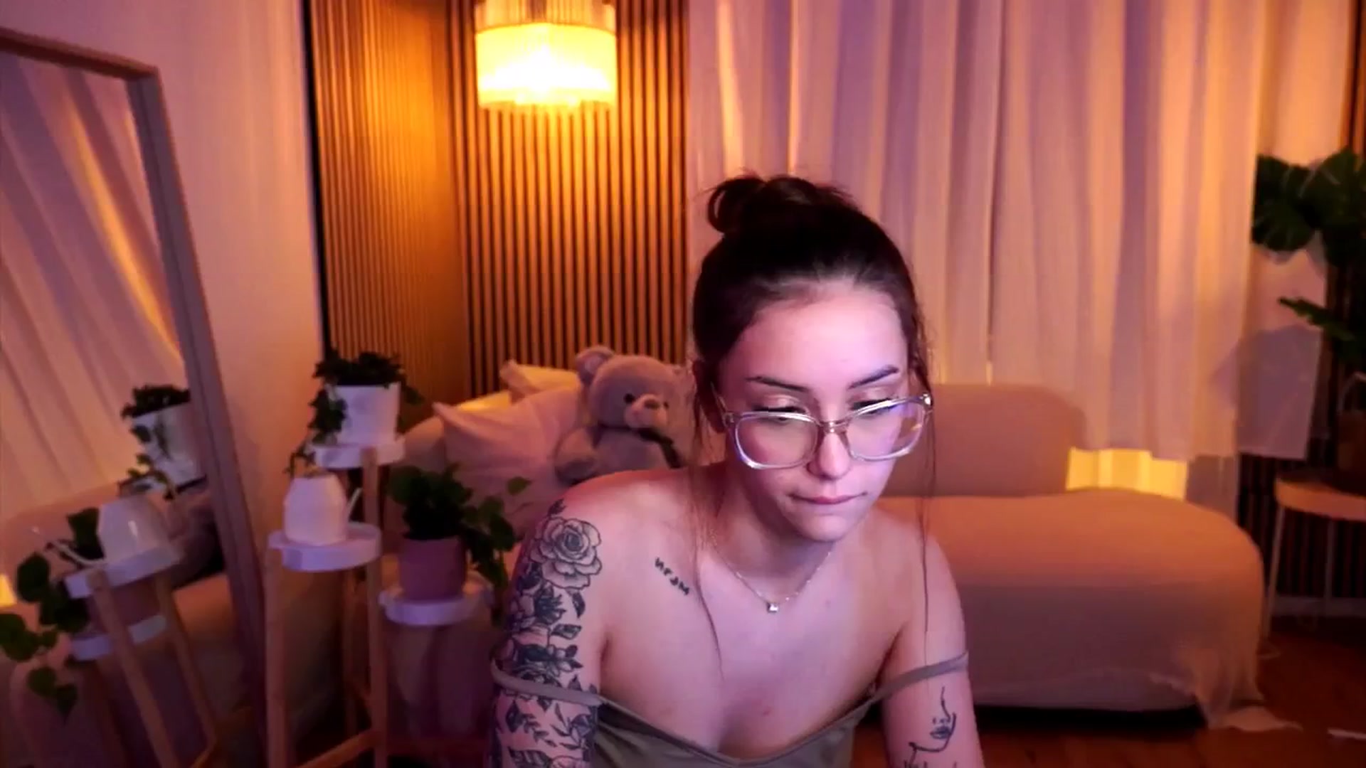 Gallery image thumbnail from Naomii18's myfreecams stream on, 02/16/2025, 20:56 image 12 of 20