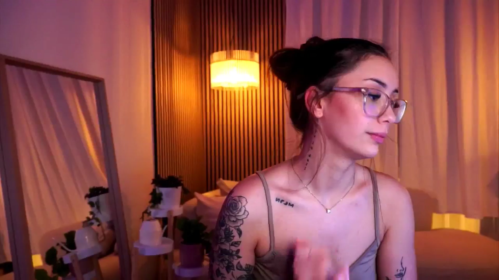 Gallery image thumbnail from Naomii18's myfreecams stream on, 02/16/2025, 22:16 image 16 of 20
