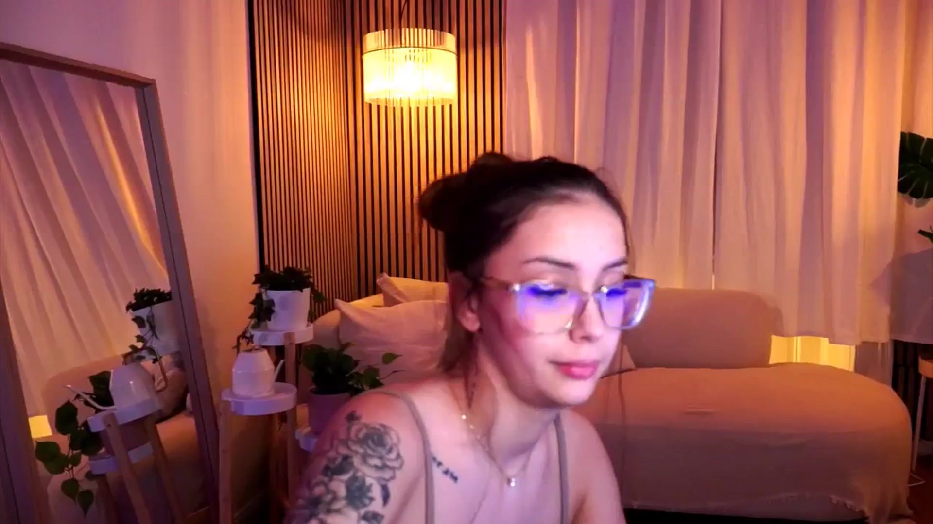 Gallery image thumbnail from Naomii18's myfreecams stream on, 02/16/2025, 22:16 image 17 of 20