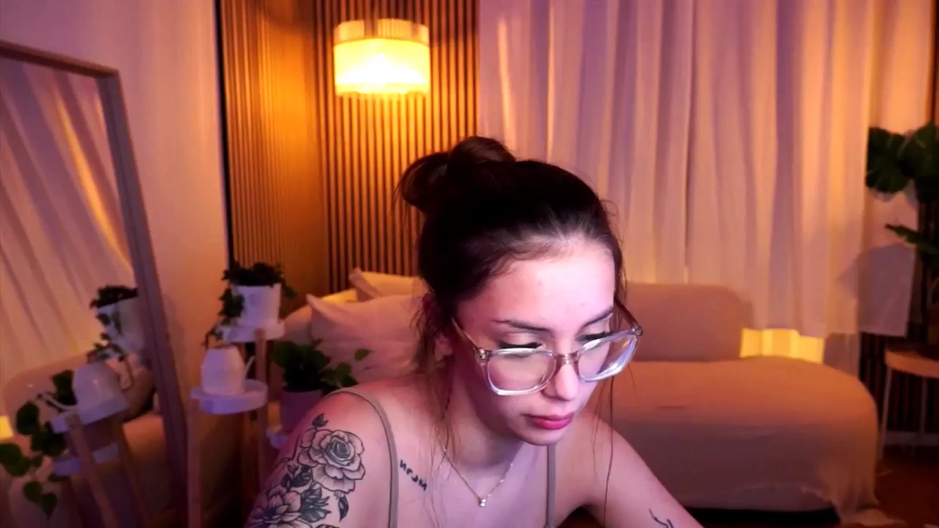 Gallery image thumbnail from Naomii18's myfreecams stream on, 02/16/2025, 22:16 image 19 of 20