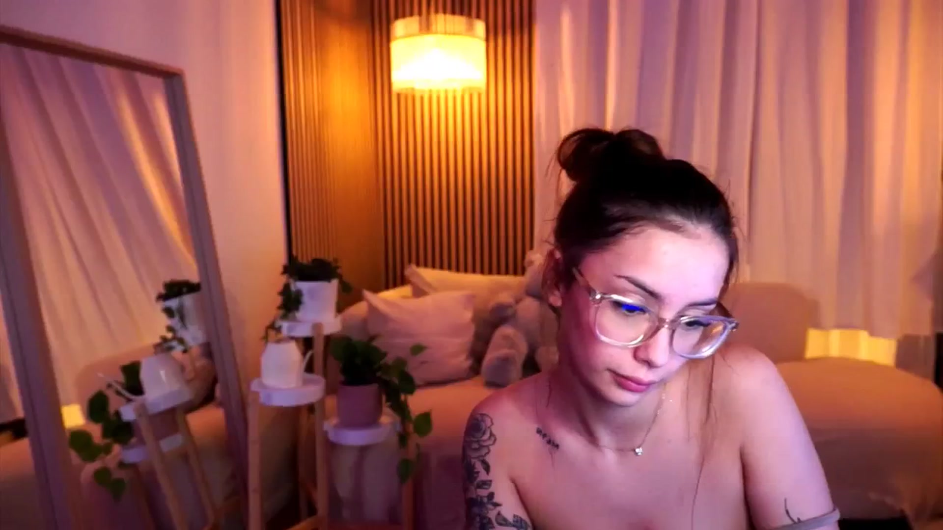 Gallery image thumbnail from Naomii18's myfreecams stream on, 02/16/2025, 22:16 image 6 of 20