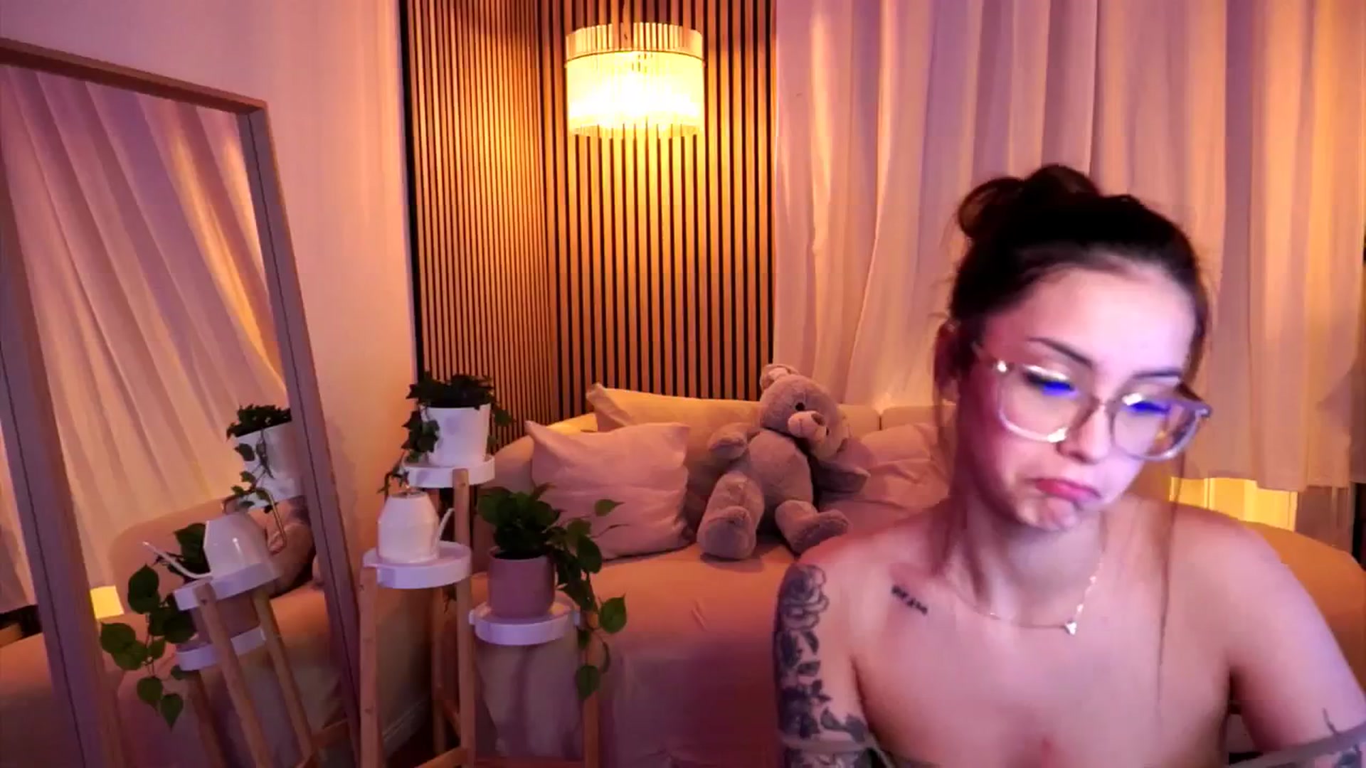 Gallery image thumbnail from Naomii18's myfreecams stream on, 02/16/2025, 22:16 image 7 of 20