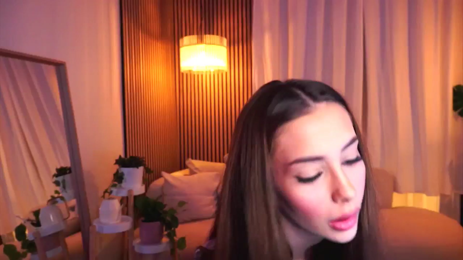 Gallery image thumbnail from Naomii18's myfreecams stream on, 02/18/2025, 15:40 image 20 of 20