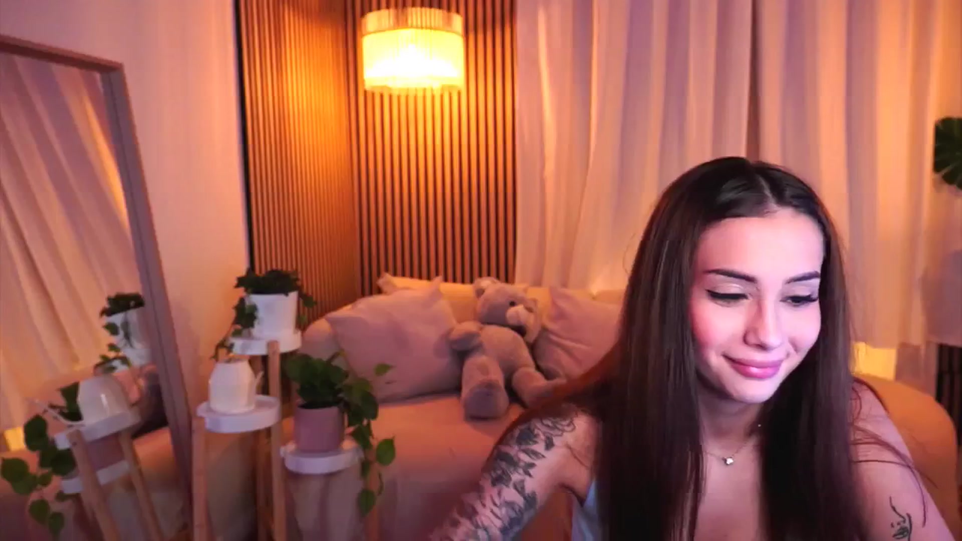 Gallery image thumbnail from Naomii18's myfreecams stream on, 02/18/2025, 20:34 image 15 of 20