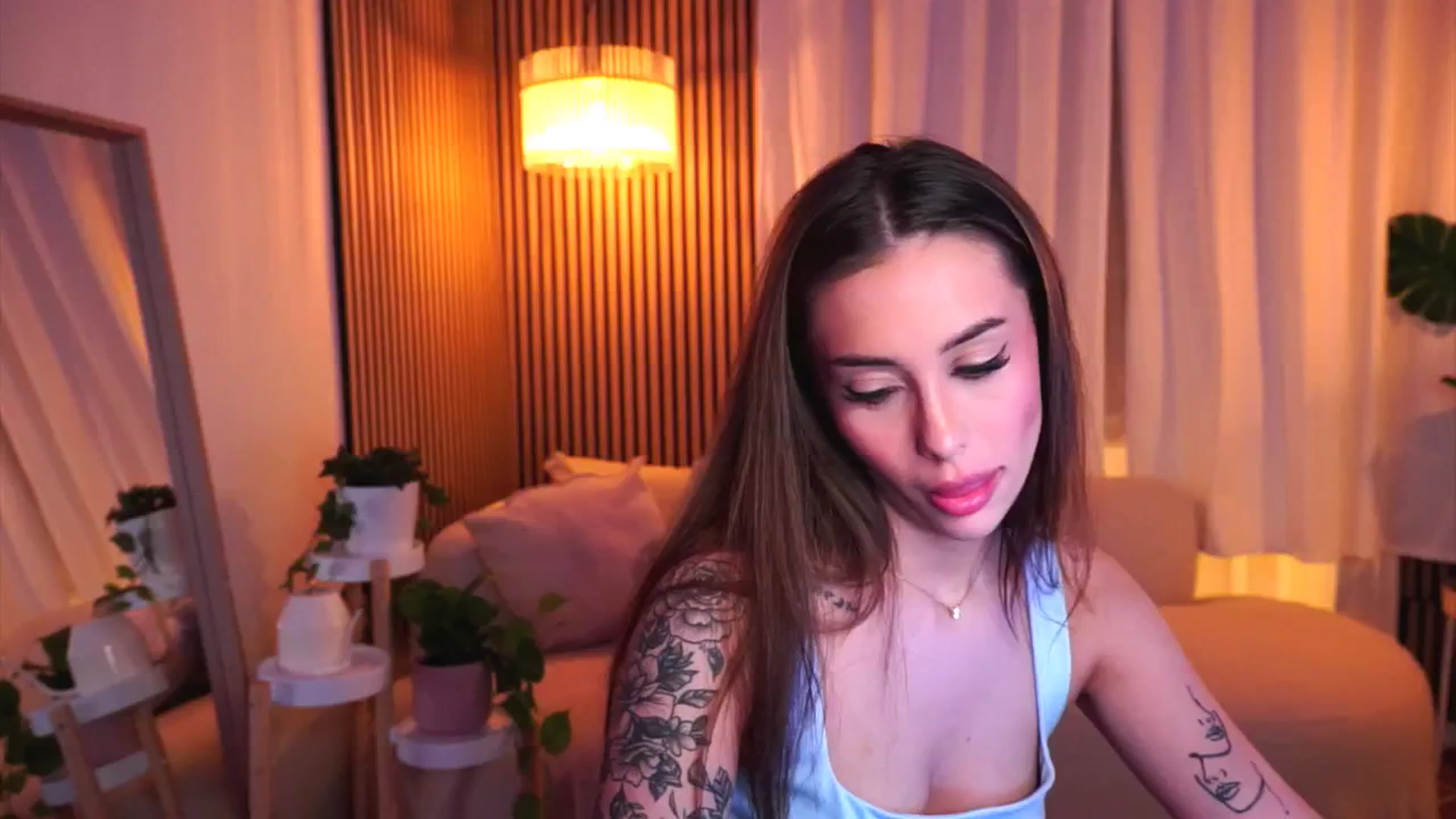 Gallery image thumbnail from Naomii18's myfreecams stream on, 02/18/2025, 20:34 image 1 of 20