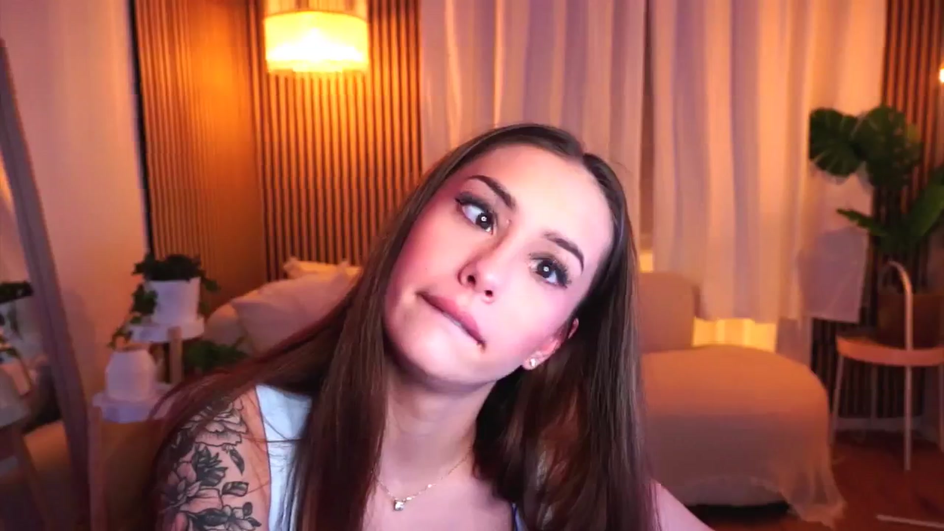 Gallery image thumbnail from Naomii18's myfreecams stream on, 02/18/2025, 20:34 image 14 of 20