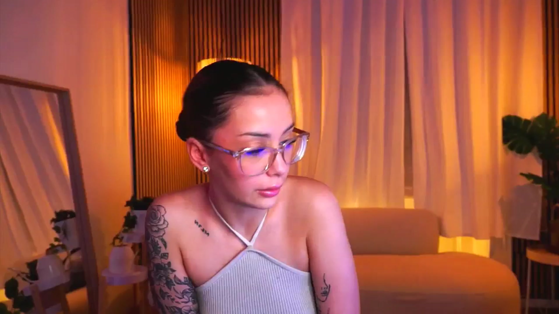 Gallery image thumbnail from Naomii18's myfreecams stream on, 02/19/2025, 15:45 image 18 of 20