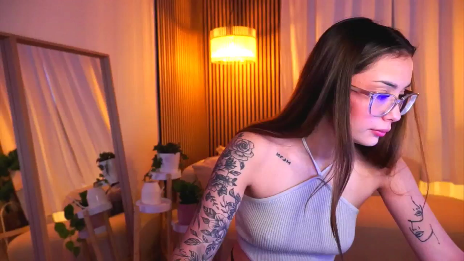 Gallery image thumbnail from Naomii18's myfreecams stream on, 02/19/2025, 15:45 image 2 of 20