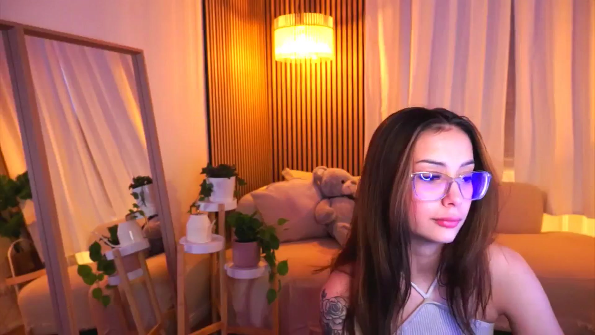 Gallery image thumbnail from Naomii18's myfreecams stream on, 02/19/2025, 15:45 image 4 of 20