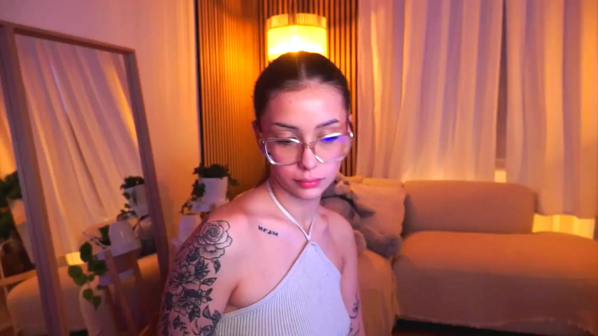 Gallery image thumbnail from Naomii18's myfreecams stream on, 02/19/2025, 15:45 image 6 of 20