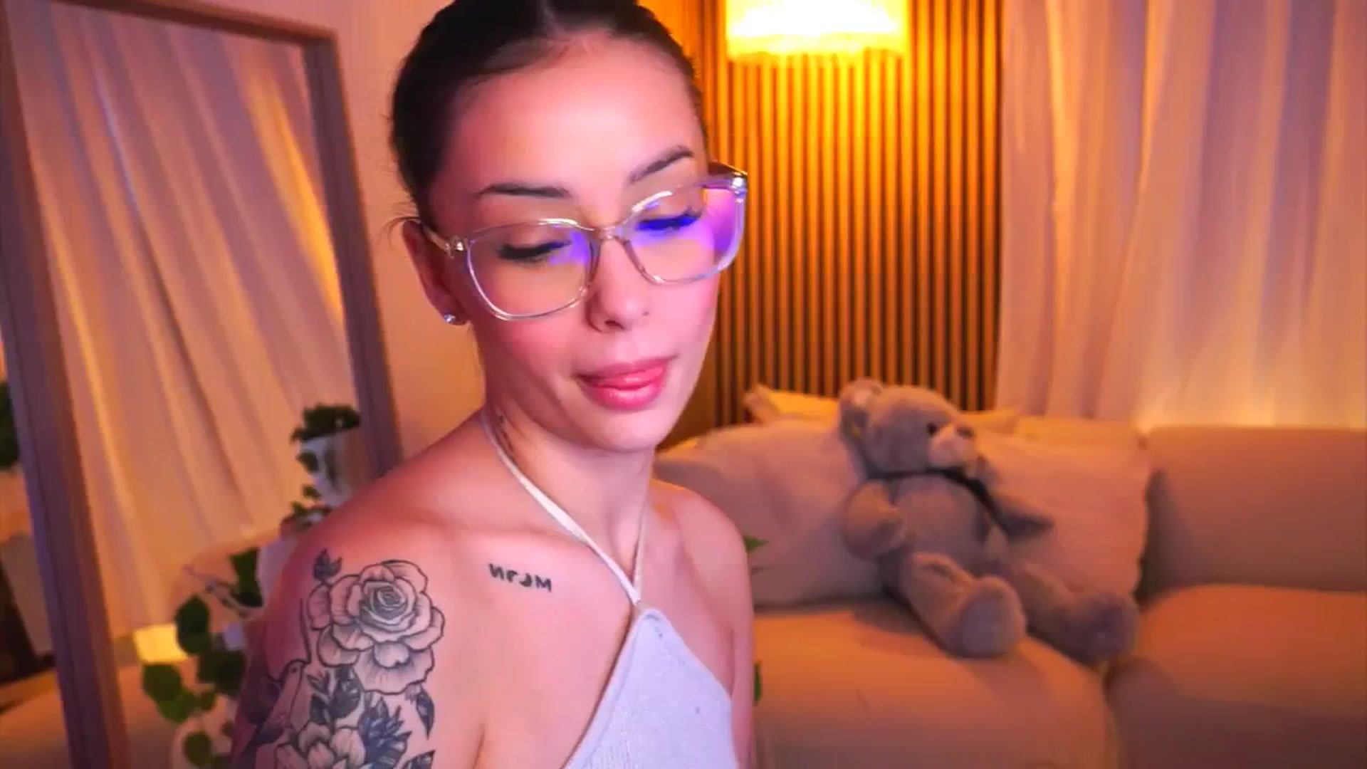 Gallery image thumbnail from Naomii18's myfreecams stream on, 02/19/2025, 15:45 image 8 of 20