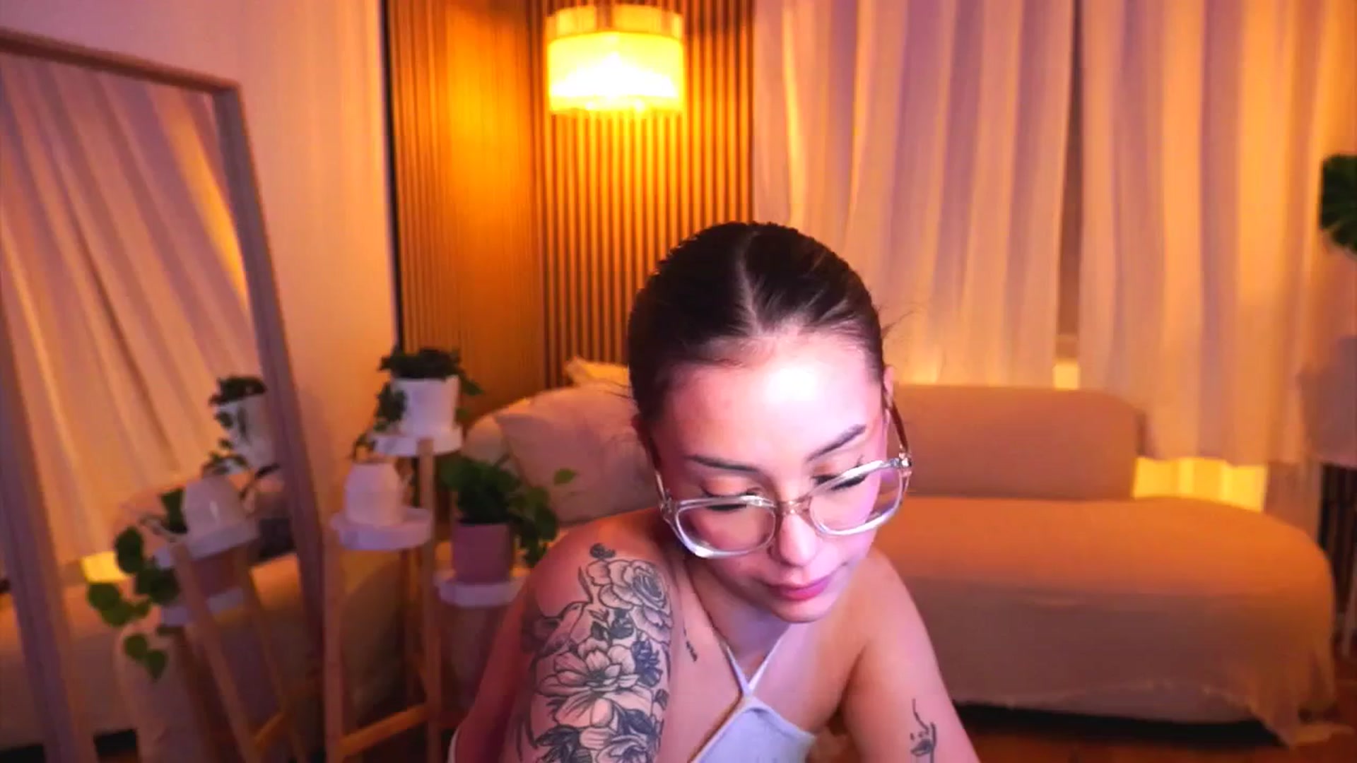 Gallery image thumbnail from Naomii18's myfreecams stream on, 02/19/2025, 15:45 image 19 of 20