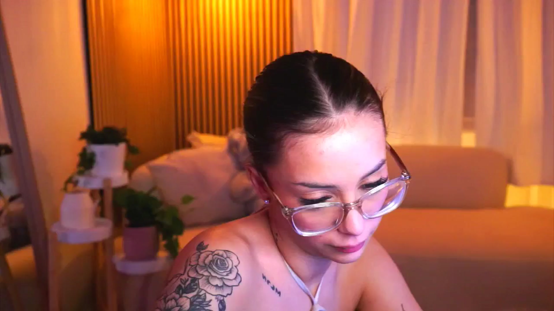 Gallery image thumbnail from Naomii18's myfreecams stream on, 02/19/2025, 15:45 image 9 of 20