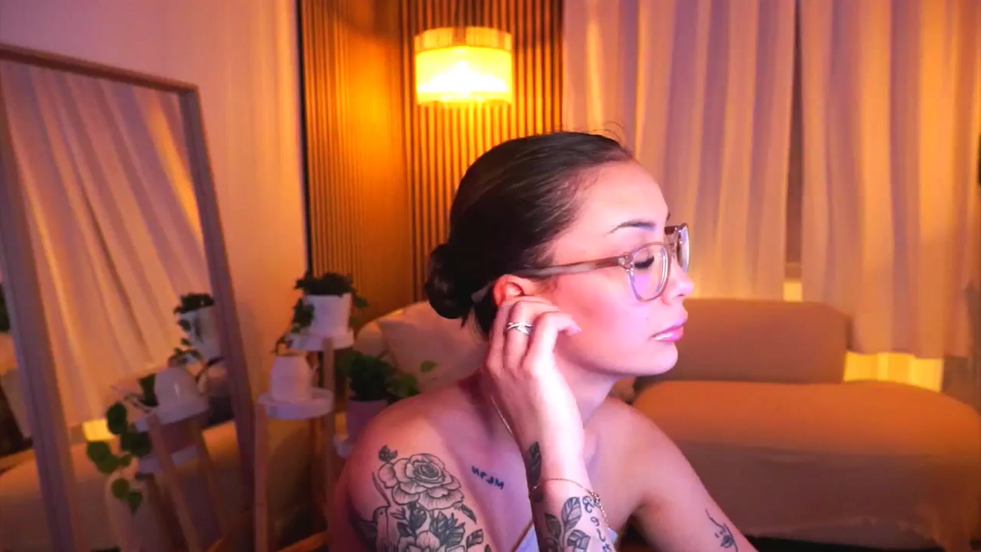 Gallery image thumbnail from Naomii18's myfreecams stream on, 02/19/2025, 15:45 image 15 of 20