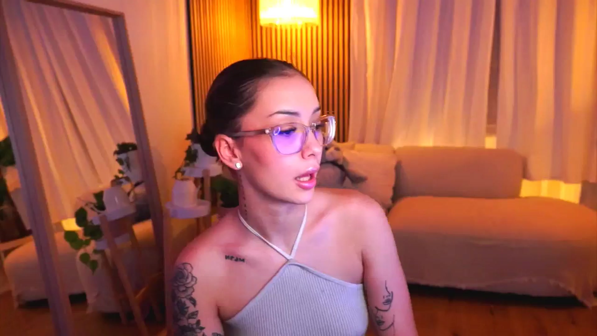 Gallery image thumbnail from Naomii18's myfreecams stream on, 02/19/2025, 15:45 image 17 of 20