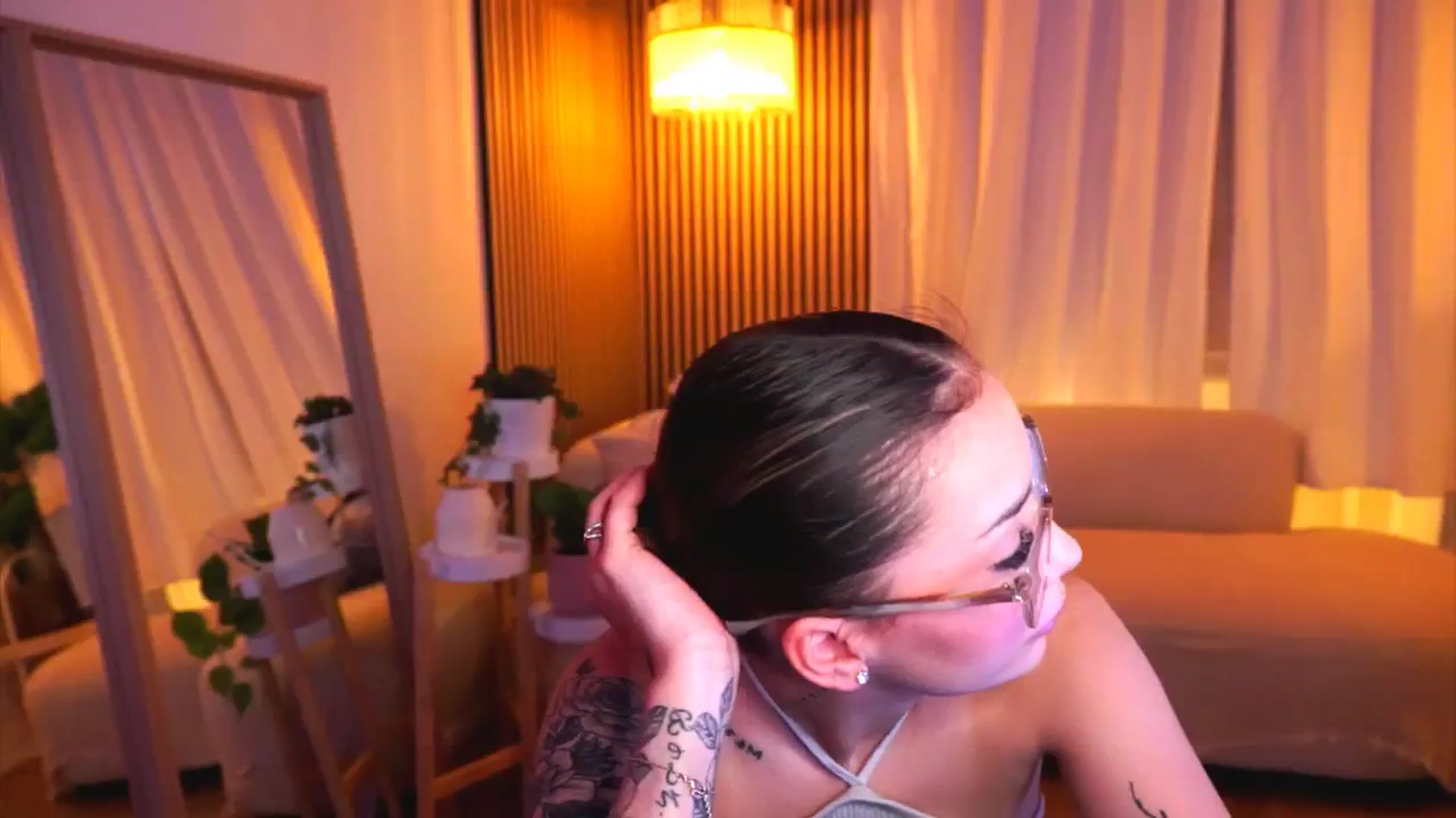 Gallery image thumbnail from Naomii18's myfreecams stream on, 02/19/2025, 15:45 image 14 of 20
