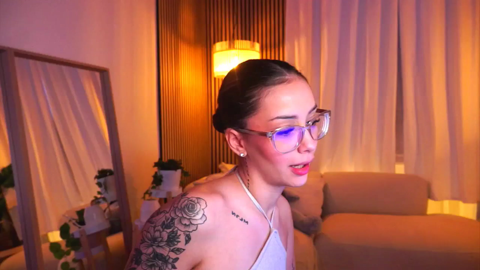 Gallery image thumbnail from Naomii18's myfreecams stream on, 02/19/2025, 15:45 image 7 of 20