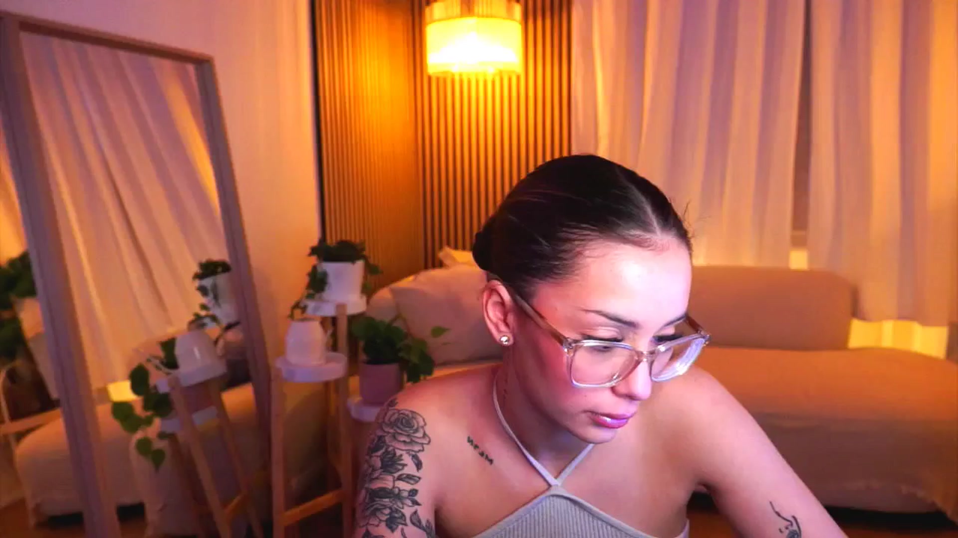 Gallery image thumbnail from Naomii18's myfreecams stream on, 02/19/2025, 15:45 image 13 of 20