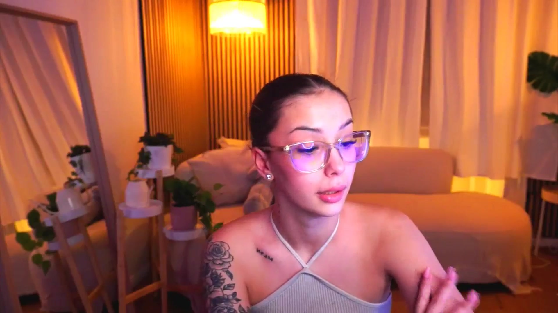 Gallery image thumbnail from Naomii18's myfreecams stream on, 02/19/2025, 17:48 image 7 of 20