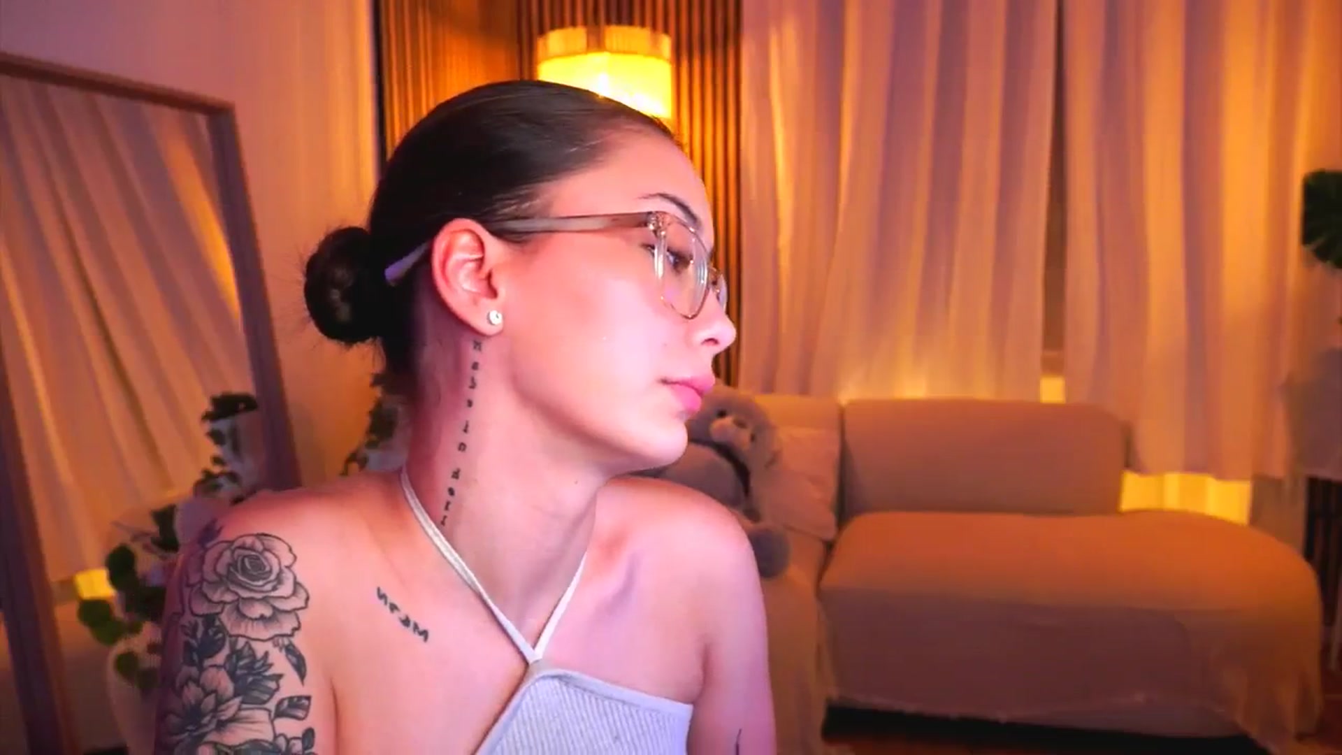 Gallery image thumbnail from Naomii18's myfreecams stream on, 02/19/2025, 17:48 image 5 of 20