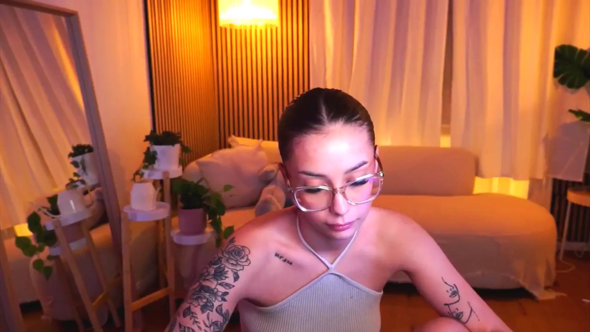 Gallery image thumbnail from Naomii18's myfreecams stream on, 02/19/2025, 17:48 image 16 of 20