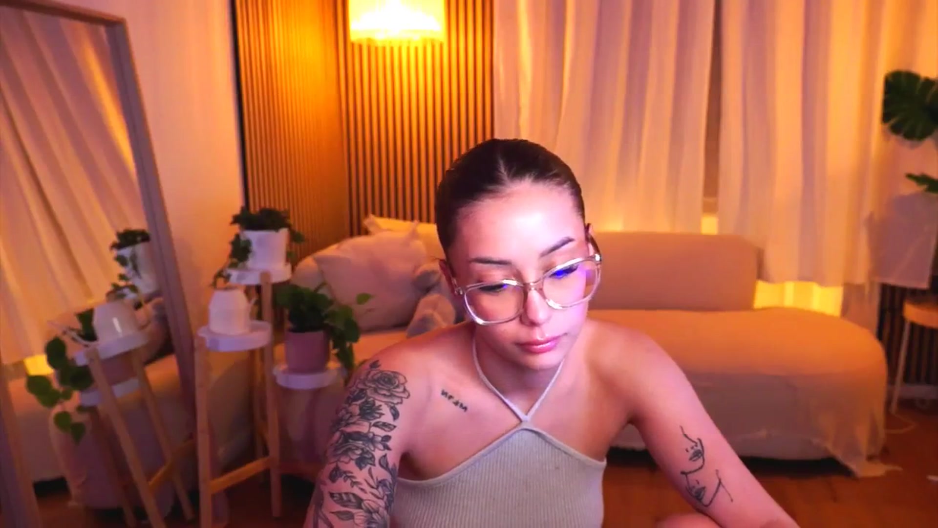Gallery image thumbnail from Naomii18's myfreecams stream on, 02/19/2025, 17:48 image 17 of 20