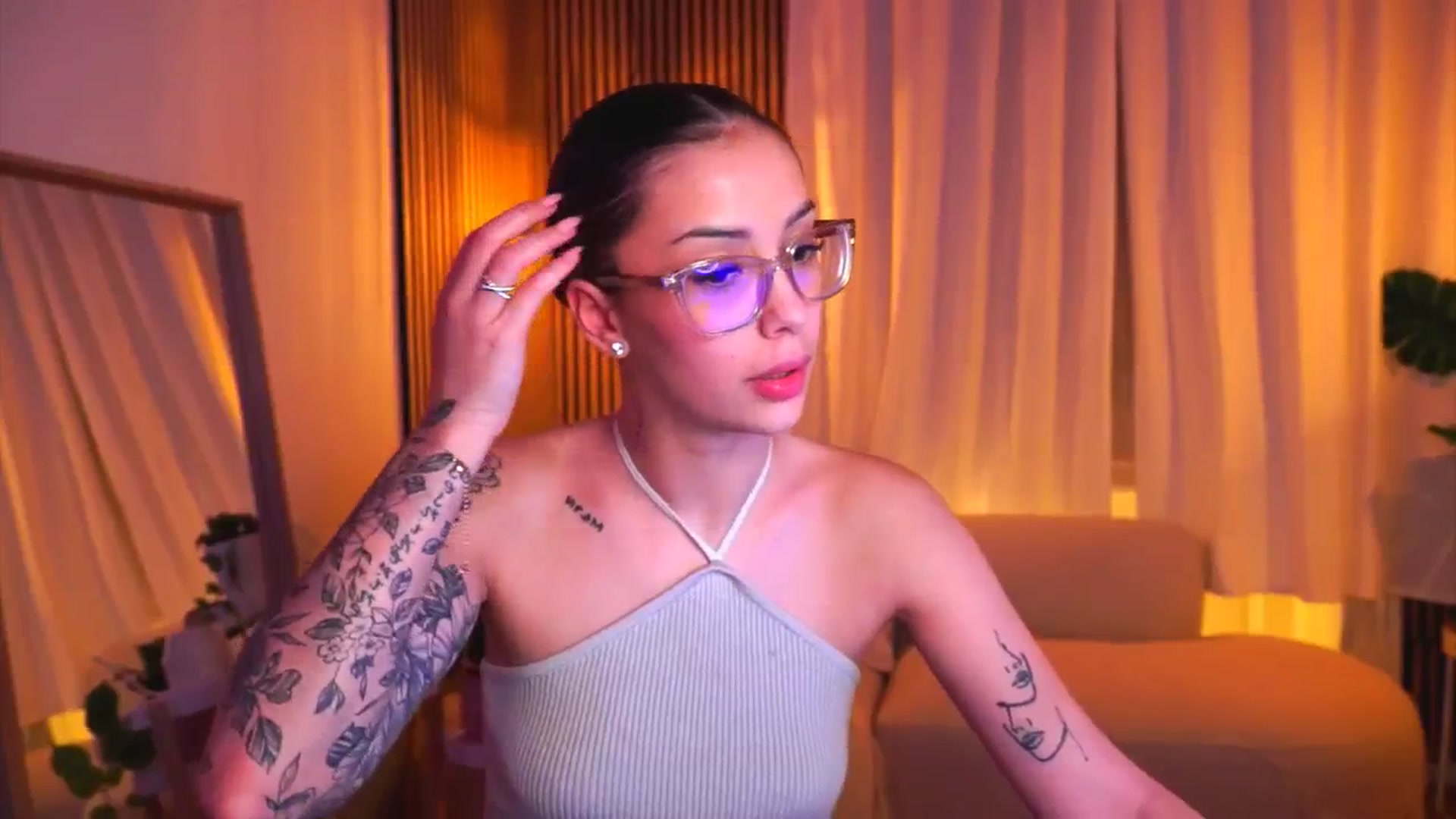 Gallery image thumbnail from Naomii18's myfreecams stream on, 02/19/2025, 17:48 image 4 of 20