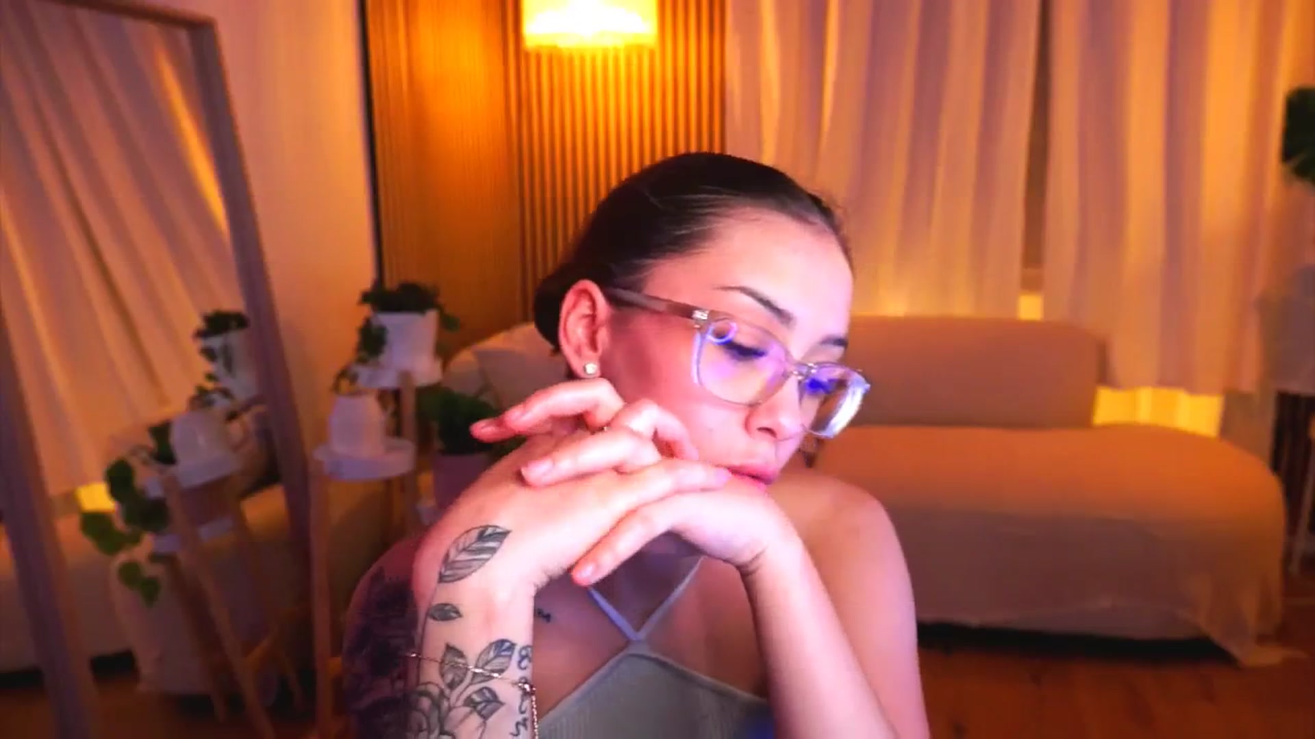 Gallery image thumbnail from Naomii18's myfreecams stream on, 02/19/2025, 17:48 image 9 of 20