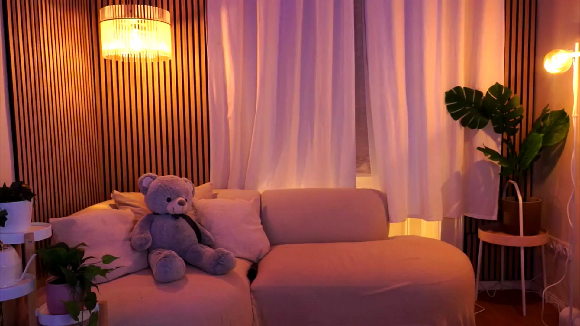Gallery image thumbnail from Naomii18's myfreecams stream on, 02/26/2025, 15:19 image 14 of 20